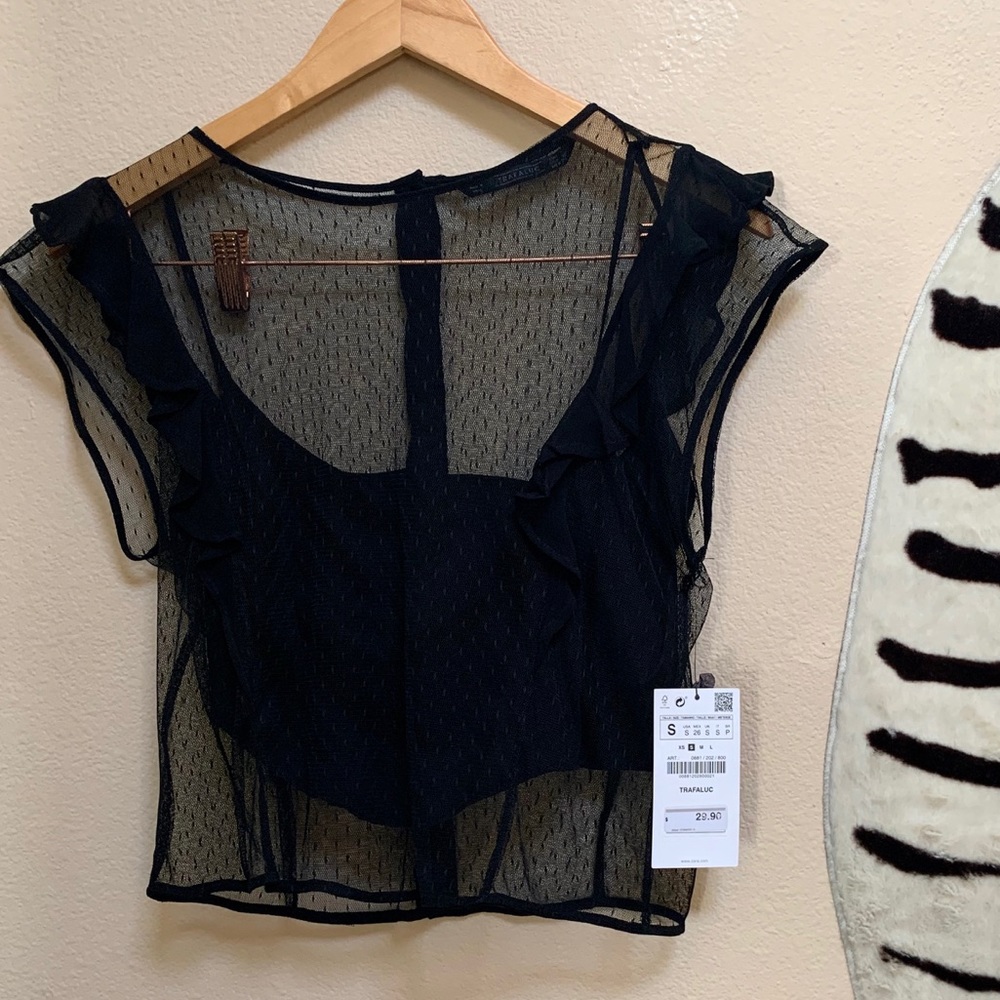 NWT CROPPED ZARA BLACK TOP SIZE SMALL